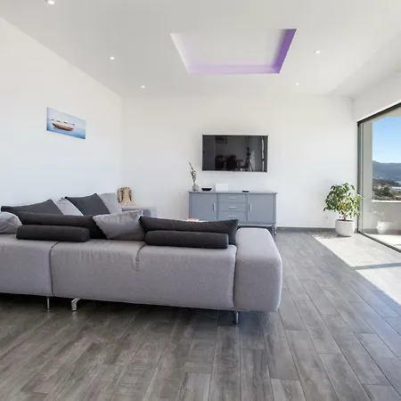 Grey Loft Penthouse سبليت